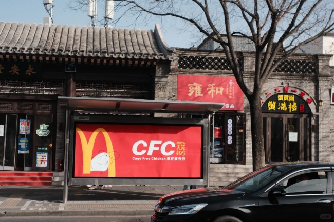 北京公交站臺(tái)燈箱廣告投放，北京巴士候車亭廣告價(jià)格