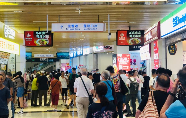 蓮塘口岸廣告位為什么一位難求？深圳第一戶外傳媒代理發(fā)布相關(guān)廣告有哪些優(yōu)勢？