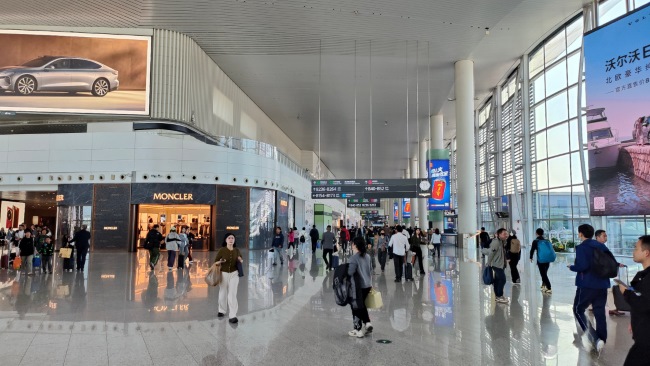 廣州白云機(jī)場(chǎng)T2航站樓有哪些廣告位？第一戶外傳媒代理發(fā)布機(jī)場(chǎng)廣告值得信任嗎？