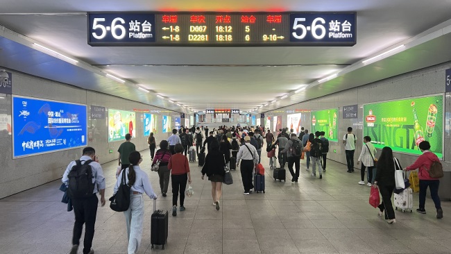 潮汕高鐵站進站通道兩側(cè)墻面燈箱廣告投放，潮汕站廣告價格
