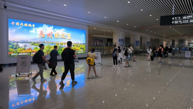惠州北高鐵站出站墻面燈箱廣告投放，惠州北站大屏廣告價格